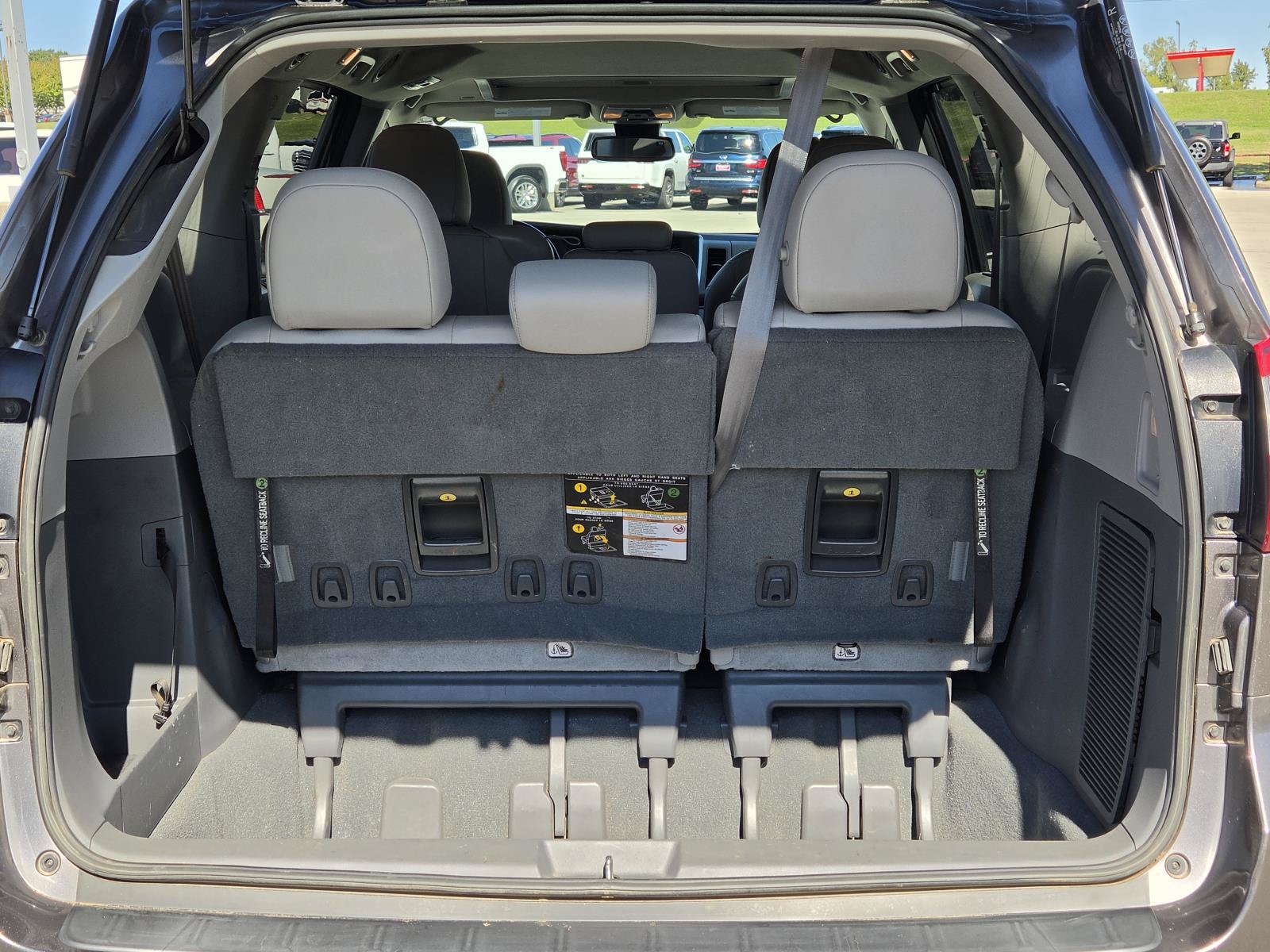 Used 2020 Toyota Sienna XLE FWD image 10