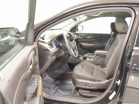 Used 2021 GMC Acadia SLE w/ Driver Convenience Package image 2