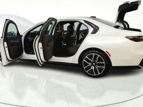 Used 2023 BMW 740i RWD image 12