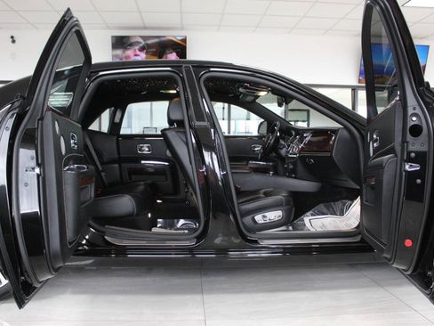 Used 2019 Rolls-Royce Ghost RWD image 9