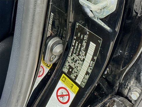 Used 2019 Toyota Highlander XLE image 27