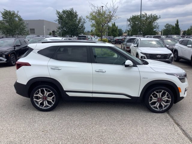 Used 2023 Kia Seltos SX w/ SX Sunroof Package AWD/4WD image 4