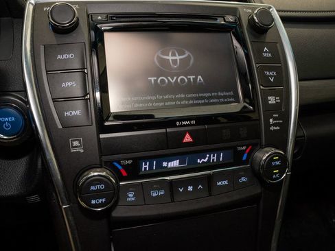 Used 2017 Toyota Camry XLE image 12