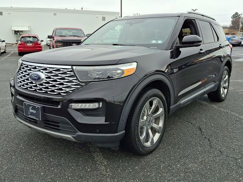 Used 2020 Ford Explorer Platinum w/ Premium Technology Package image 3