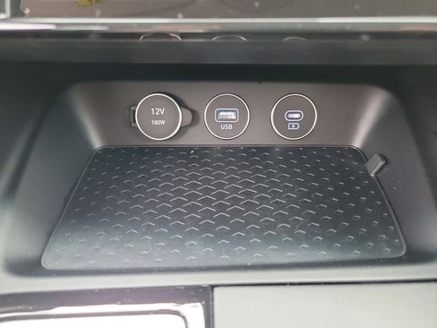 Used 2025 Genesis G70 2.5T image 14