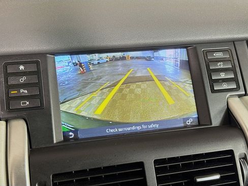 Used 2017 Land Rover Discovery Sport SE image 19