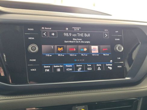 Used 2024 Volkswagen Taos SE image 30