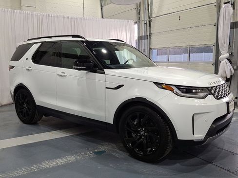 Certified 2025 Land Rover Discovery S image 7