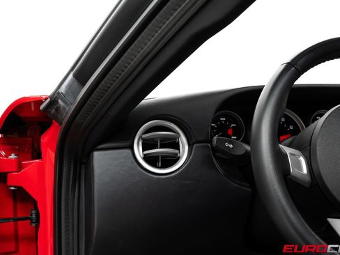Used 2005 Ford GT RWD image 28