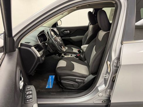 Used 2014 Jeep Cherokee Latitude FWD image 18