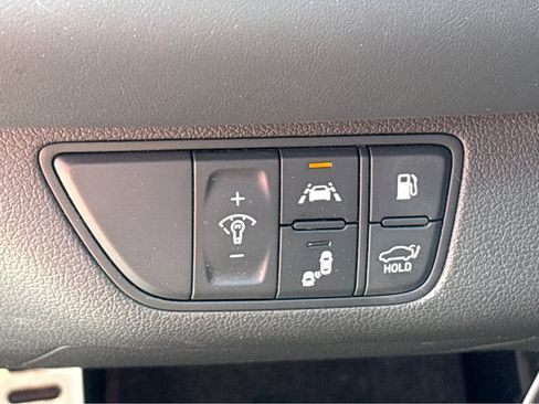 Used 2021 Genesis G70 3.3T w/ Sport Package image 17