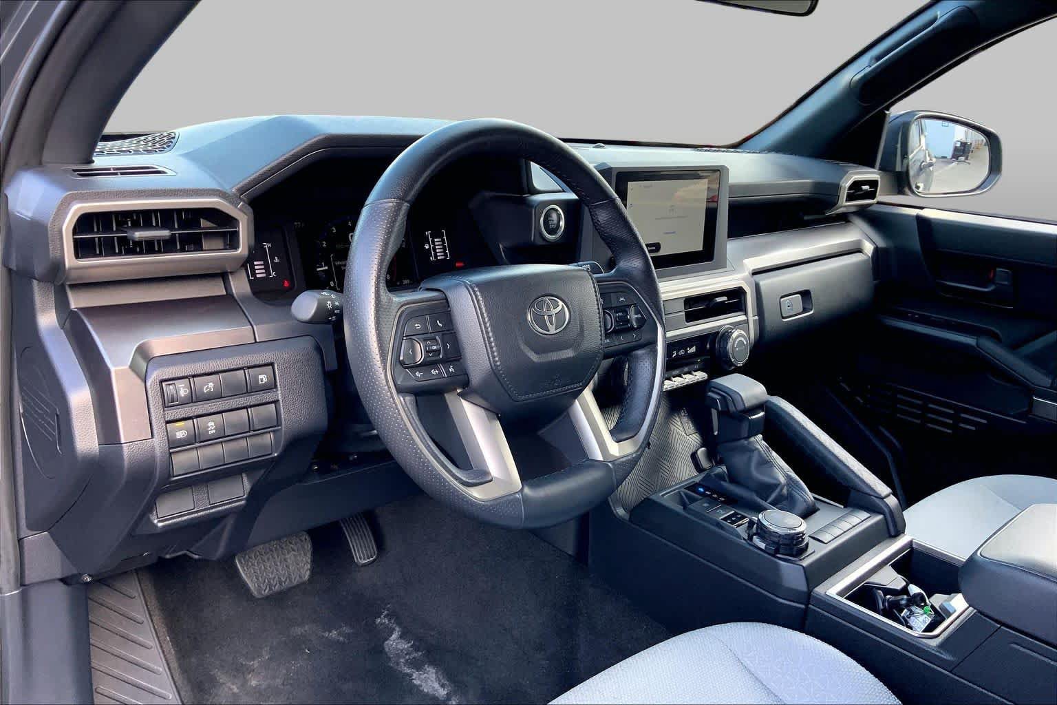 Used 2025 Toyota 4Runner SR5 AWD/4WD image 18