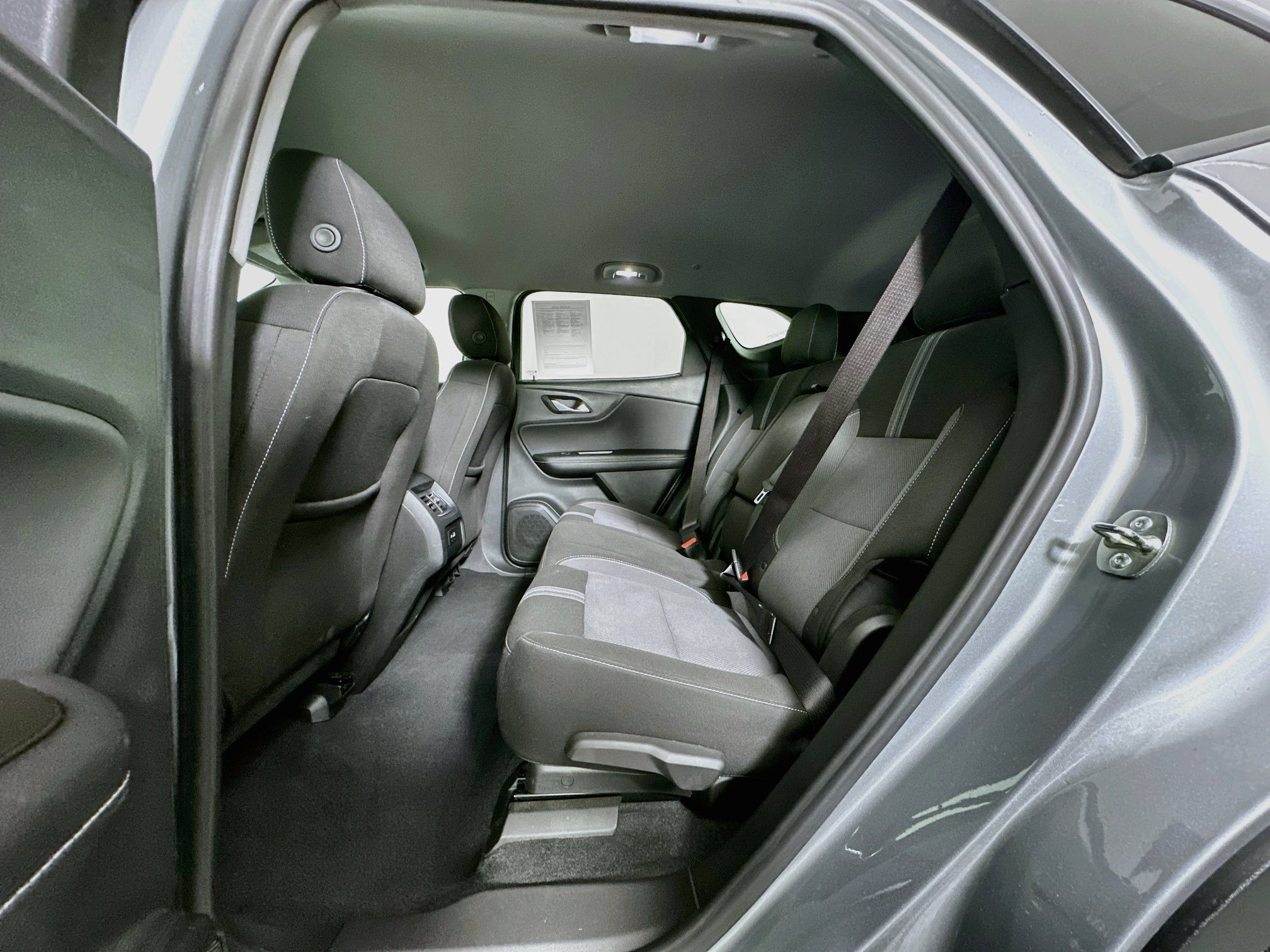 Used 2025 Chevrolet Blazer LT FWD image 28