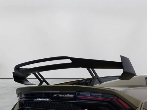 Used 2022 Lamborghini Huracan STO RWD image 40