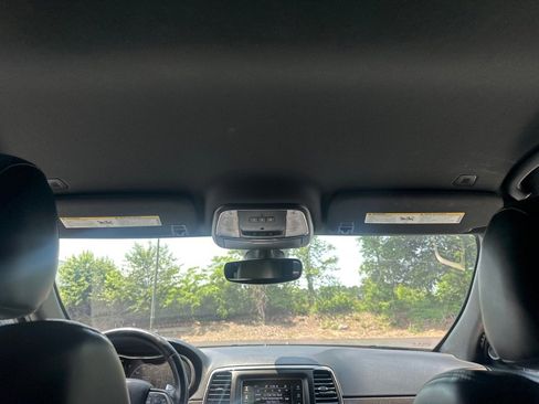 Used 2017 Jeep Grand Cherokee Limited image 32