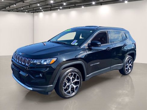 Certified 2025 Jeep Compass Limited AWD/4WD image 3