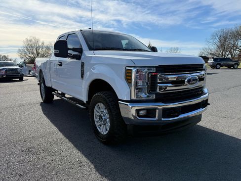 Used 2019 Ford F250 XLT w/ XLT Value Package image 9