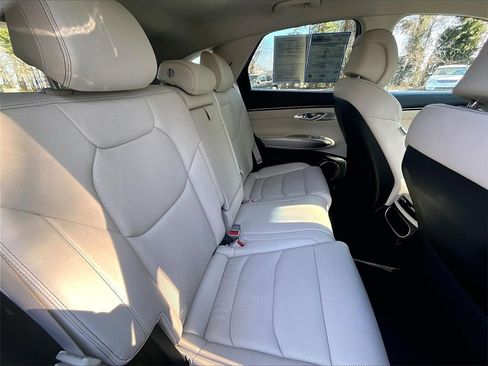 Used 2022 Genesis GV70 2.5T w/ Select Package image 16