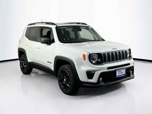 Used 2022 Jeep Renegade Latitude w/ Sun/Sound Group AWD/4WD image 3