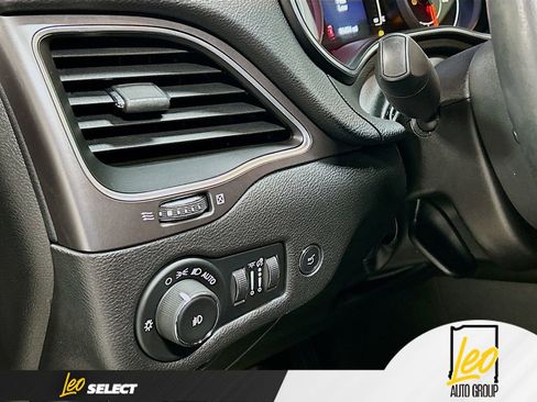 Used 2019 Jeep Cherokee Latitude Plus w/ Comfort/Convenience Group image 10