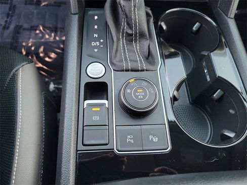 Used 2023 Volkswagen Atlas SEL Premium image 24