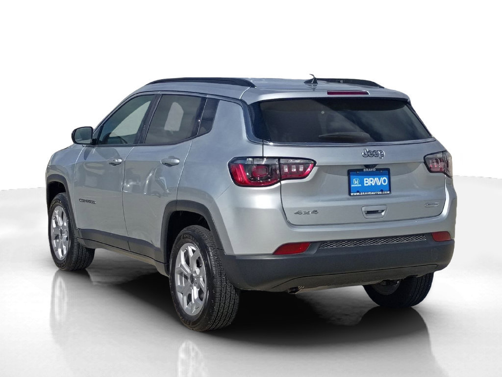 Used 2025 Jeep Compass Latitude AWD/4WD image 8