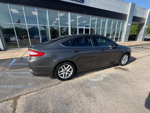 Used 2015 Ford Fusion SE FWD image 5
