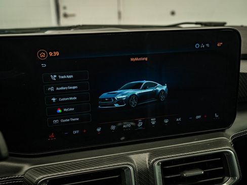 Used 2025 Ford Mustang Premium image 36