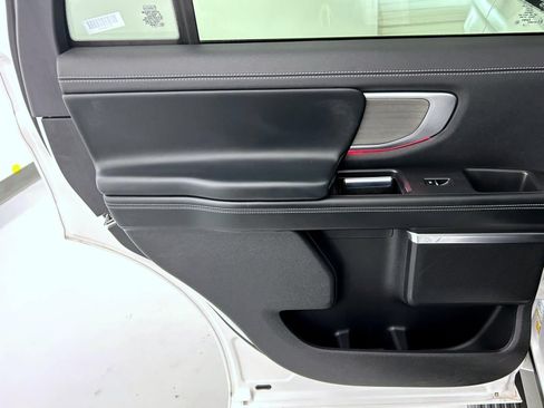 Used 2025 Ford Expedition Platinum AWD/4WD image 23