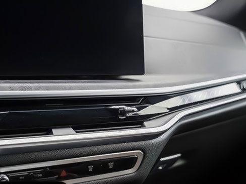 Used 2023 BMW X7 M60i image 42