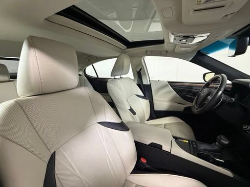 Used 2025 Lexus ES 300h w/ Technology Package FWD image 33