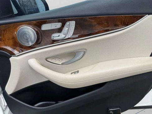 Used 2017 Mercedes-Benz E 300 4MATIC image 9