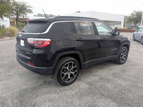 Used 2025 Jeep Compass Limited image 4