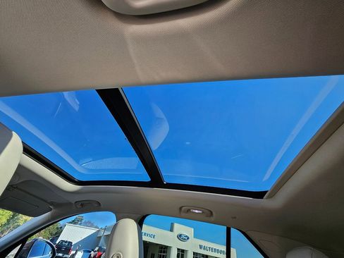 Used 2021 Buick Envision Avenir w/ Technology Package II image 19