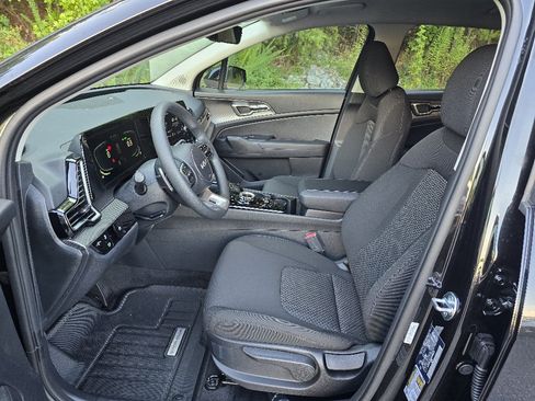 New 2025 Kia Sportage LX image 5