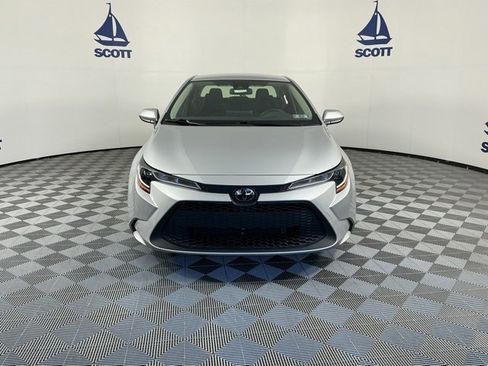 Used 2022 Toyota Corolla LE image 2