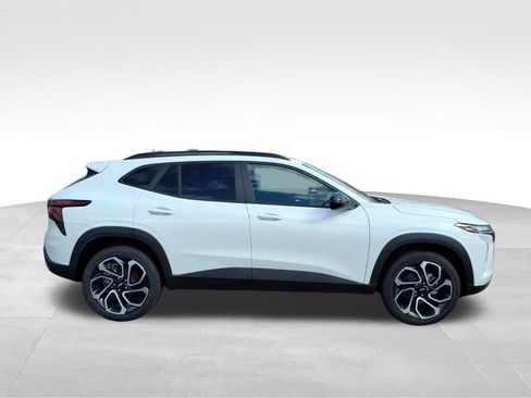 New 2026 Chevrolet Trax RS image 2