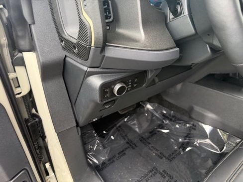 New 2025 Ford Bronco Badlands image 28