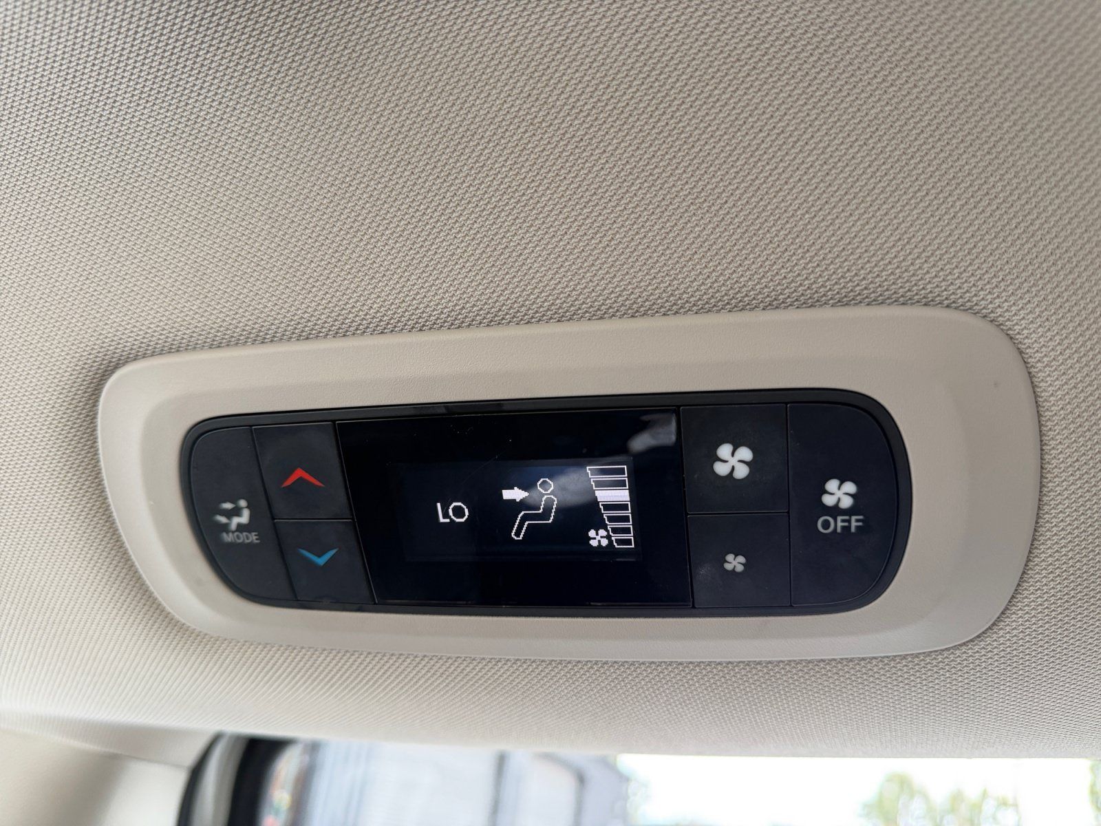 Used 2023 Chrysler Voyager LX FWD image 15