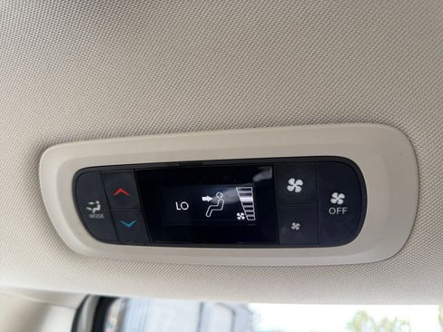 Used 2023 Chrysler Voyager LX FWD image 15
