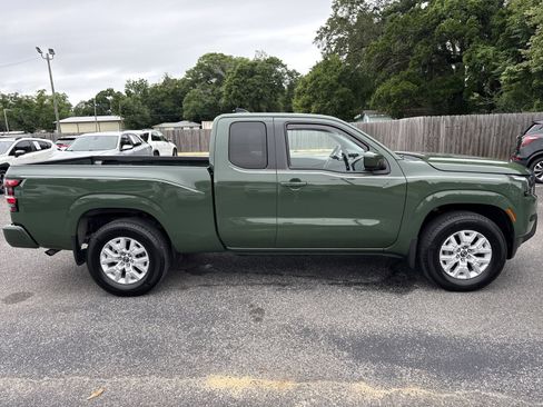Used 2022 Nissan Frontier SV w/ Technology Package RWD image 6