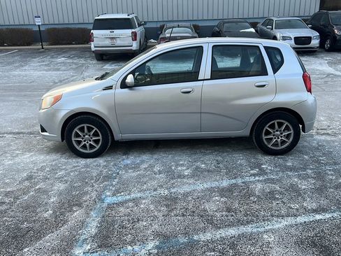 Used 2009 Chevrolet Aveo5 LT w/ Power and Convenience Package image 6