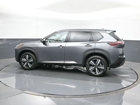 Used 2023 Nissan Rogue SL w/ SL Premium Package image 3