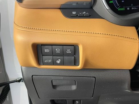 New 2026 Toyota Highlander Platinum AWD/4WD image 11