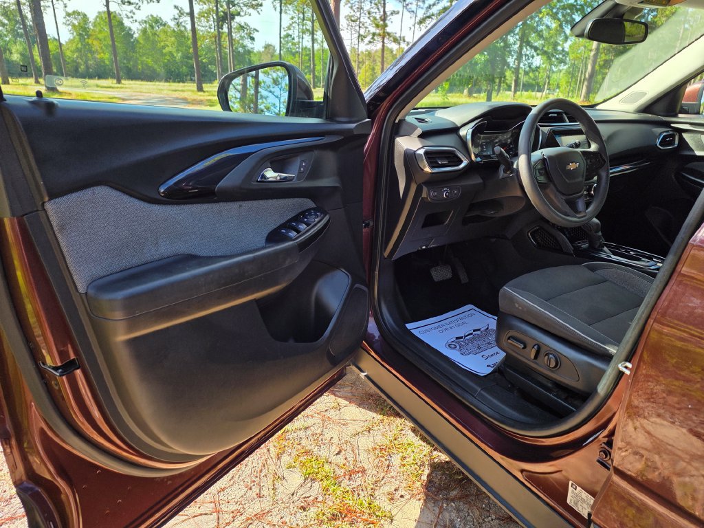 Used 2022 Chevrolet TrailBlazer LT w/ Convenience Package FWD image 10
