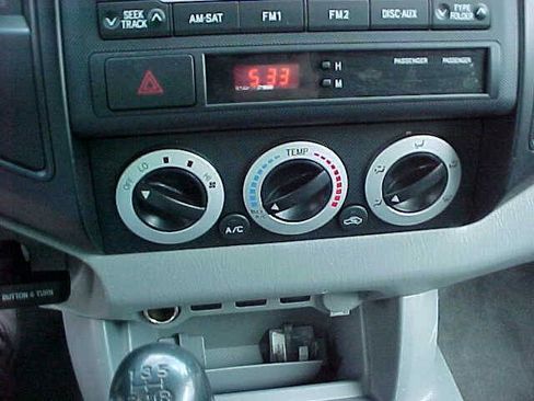 Used 2011 Toyota Tacoma 2WD Regular Cab image 30