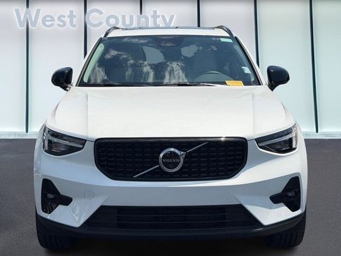 Certified 2026 Volvo XC40 B5 Plus AWD/4WD image 10