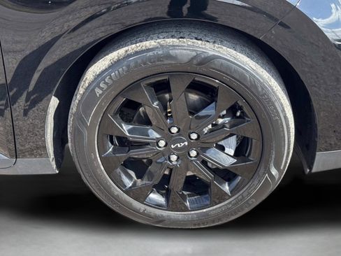 Used 2022 Kia Carnival SX image 9