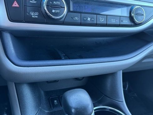 Used 2015 Toyota Highlander XLE image 16