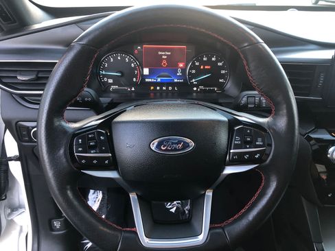 Used 2024 Ford Explorer ST-Line w/ Class IV Trailer Tow Package AWD/4WD image 9